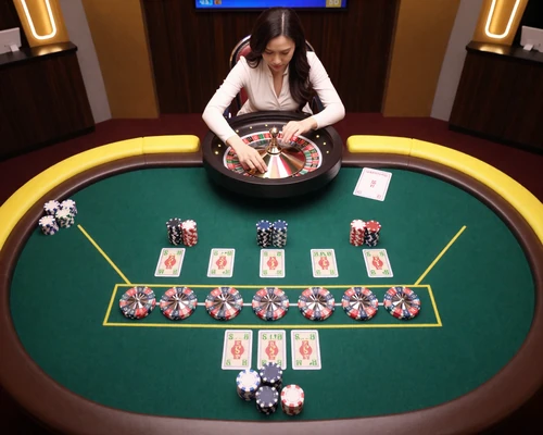 Luxuri&ouml;ser Live-Casino-Tisch von oben mit Roulette-Rad und Chips - Evolution Gaming bei Lemon Casino
